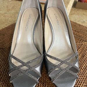 Modest low, silver heel, size 10